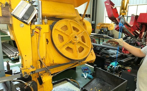 如何解决双峰卧式金属带锯床切削时出现的断带现象？